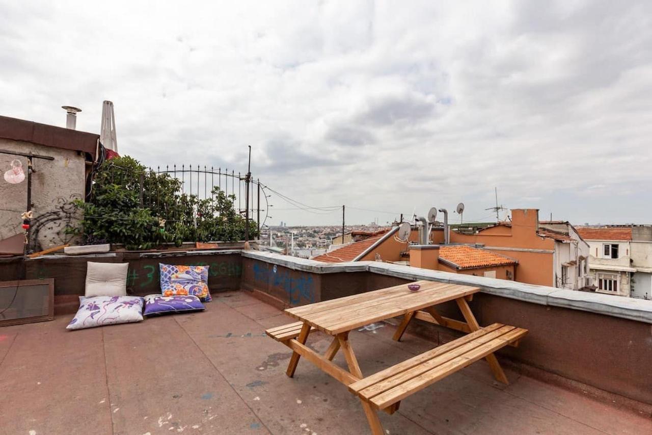 Renovated Apartment At The Heart Of Istanbul With Huge Terrace Exterior photo